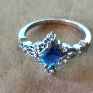 Cute ring silvertone